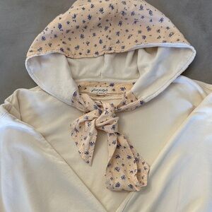 Free People- Women’s hoodie size M. Excellent condition. Worn once .